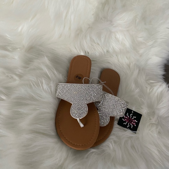 Pretty silver sandals - Picture 2 of 2